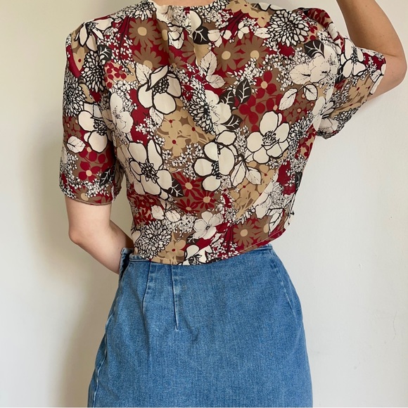VINTAGE SILKY FLORAL PRINT RED CREAM CROPPED WRAP BLOUSE S-M - Picture 2 of 6